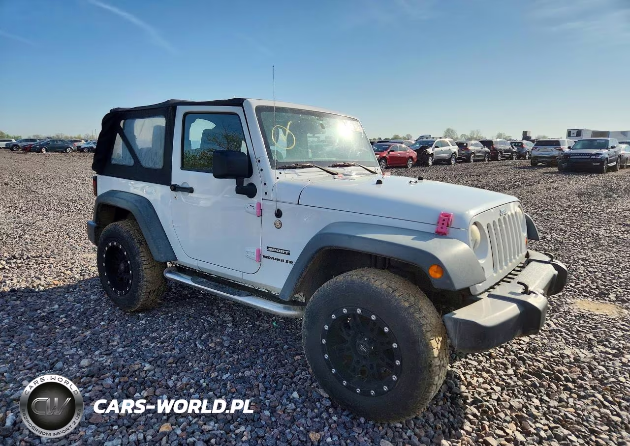 2011 Jeep Wrangler Sport VIN:1J4AA2D17BL619576 - 4