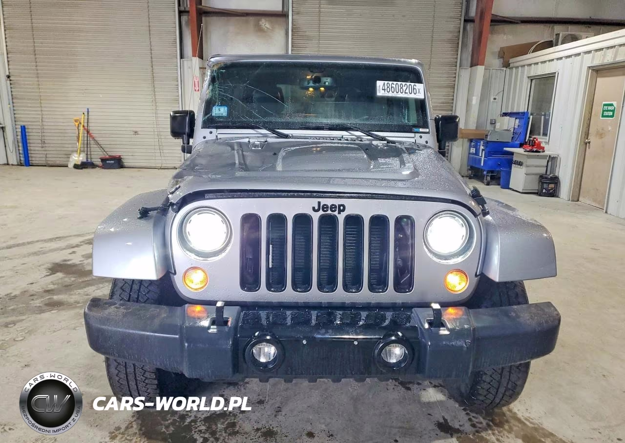 2018 Jeep Wrangler Unlimited Sahara VIN:1C4BJWEG2JL878379 - 5