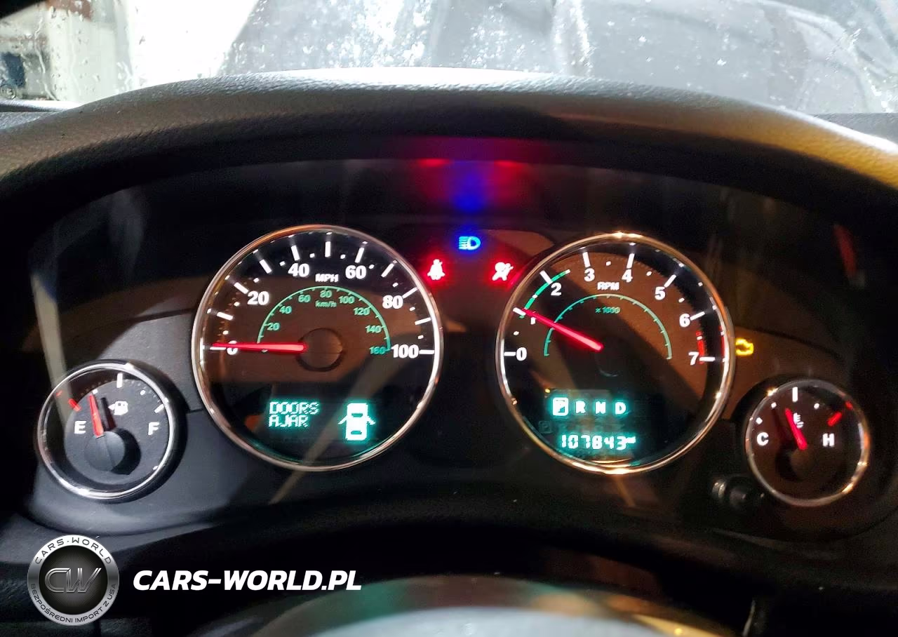 2018 Jeep Wrangler Unlimited Sahara VIN:1C4BJWEG2JL878379 - 9
