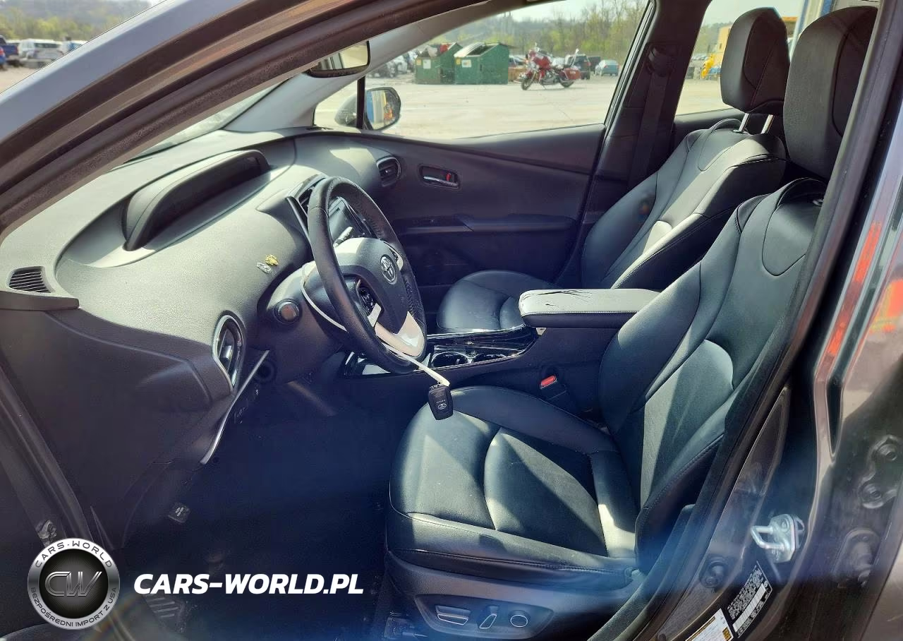 2017 Toyota Prius Four VIN:JTDKARFU4H3037695 - 7