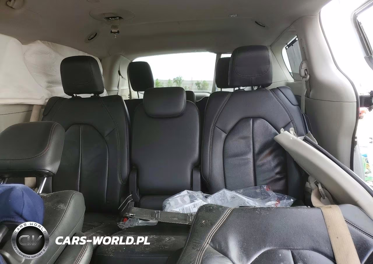 2017 Chrysler Pacifica Touring L VIN:2C4RC1BGXHR810221 - 10