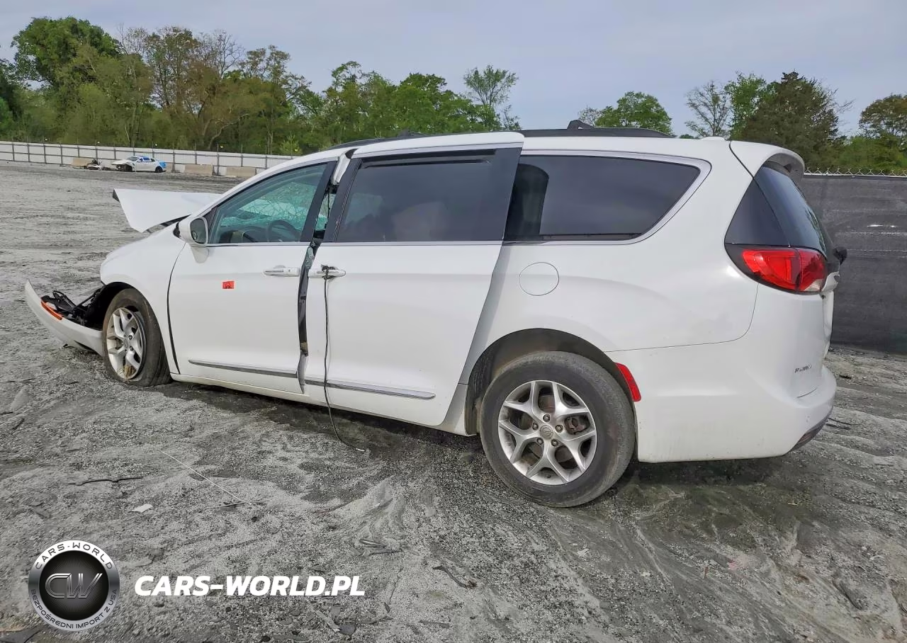 2017 Chrysler Pacifica Touring L VIN:2C4RC1BGXHR810221 - 2