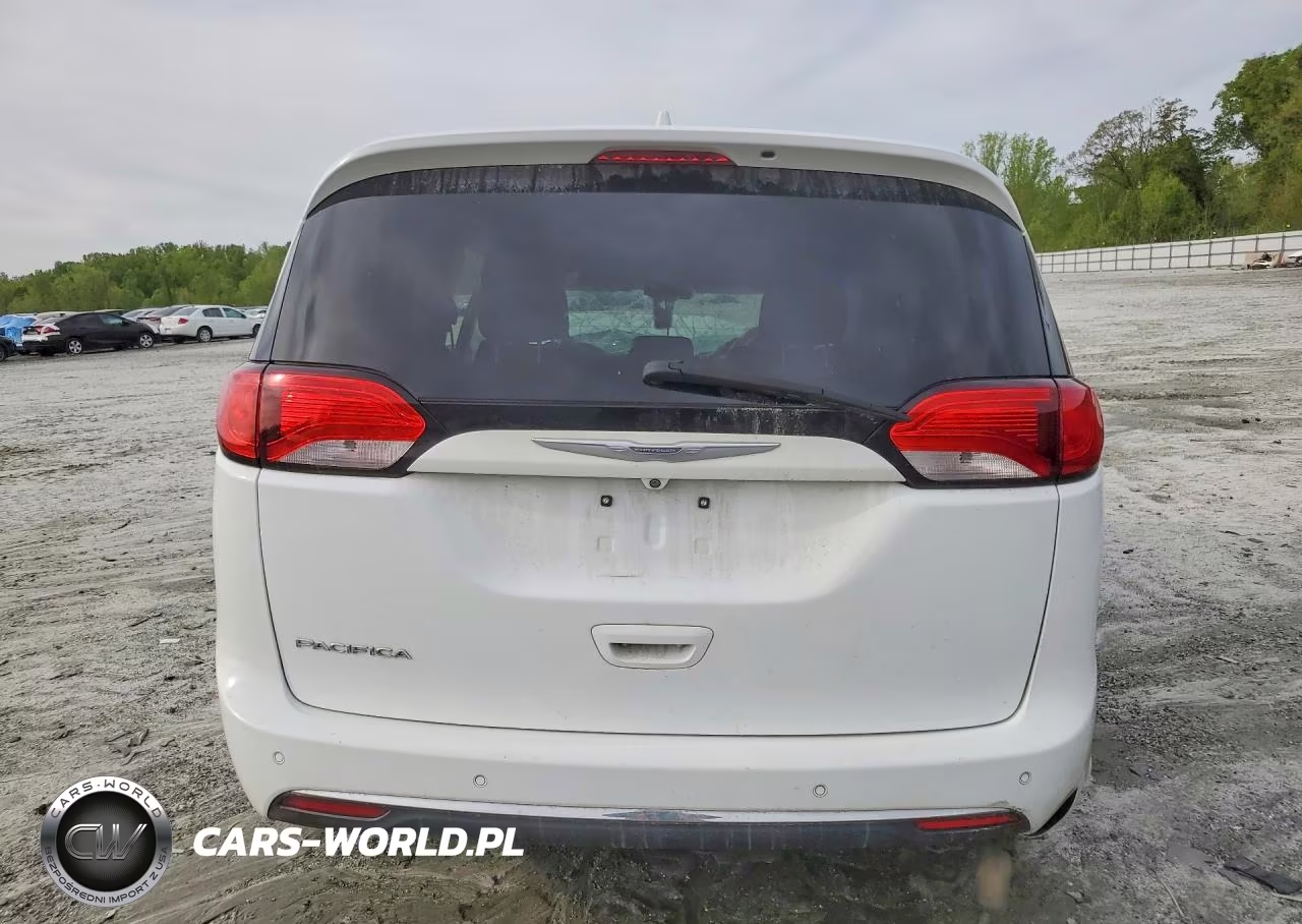 2017 Chrysler Pacifica Touring L VIN:2C4RC1BGXHR810221 - 6