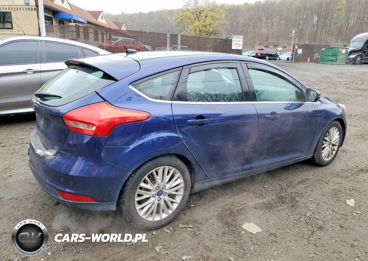2017 Ford Focus Titanium VIN:1FADP3N25HL338616 - 3