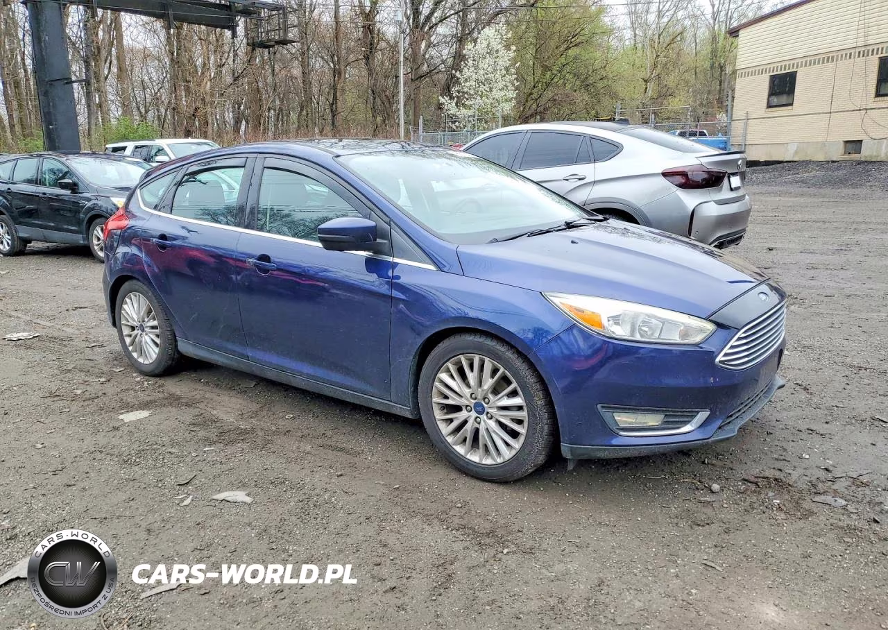 2017 Ford Focus Titanium VIN:1FADP3N25HL338616 - 4