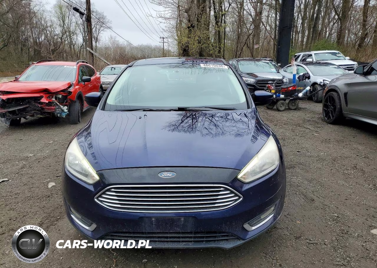 2017 Ford Focus Titanium VIN:1FADP3N25HL338616 - 5