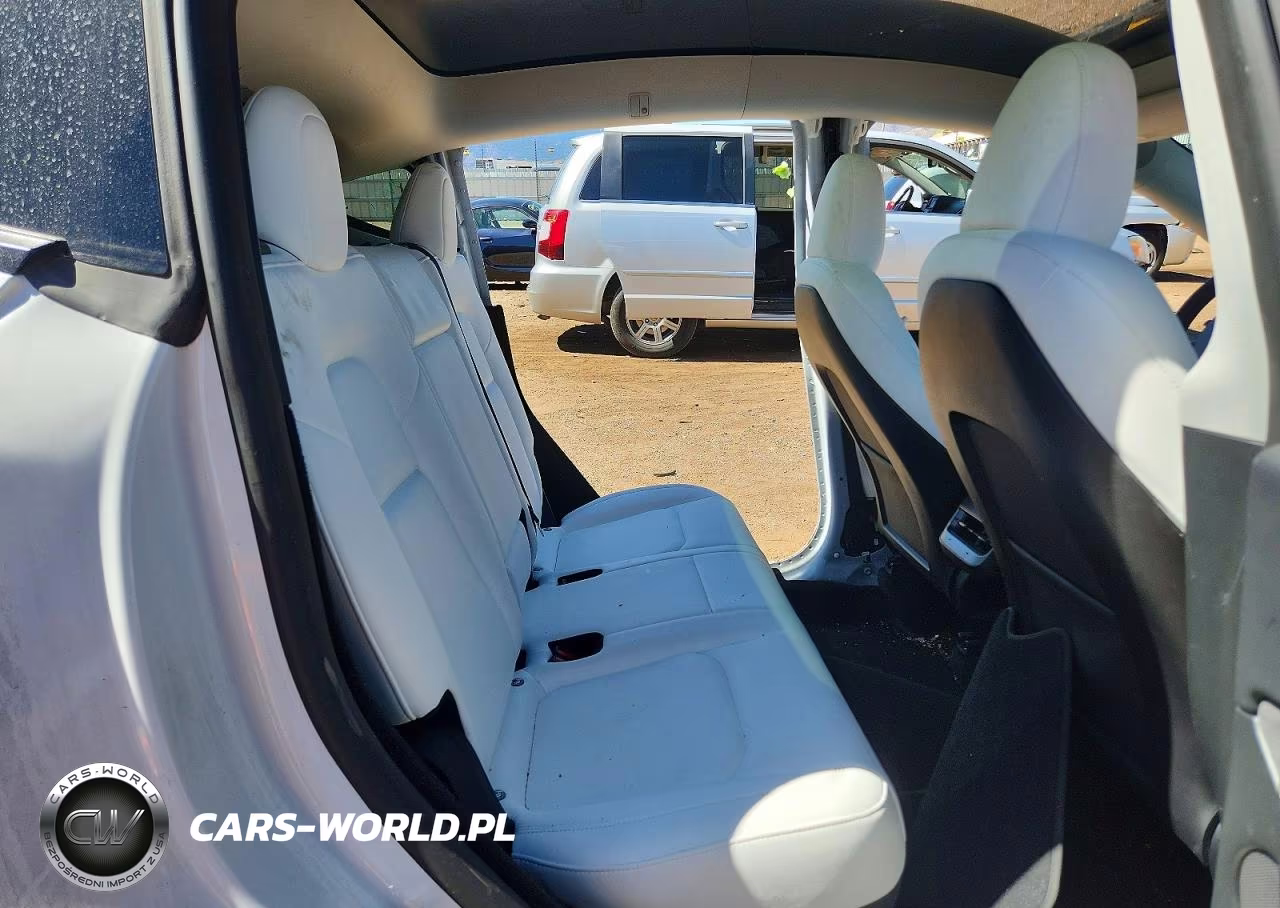 2023 Tesla Model Y VIN:7SAYGDEF6PF936786 - 10