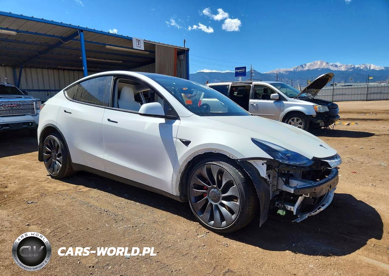 2023 Tesla Model Y VIN:7SAYGDEF6PF936786 - 4