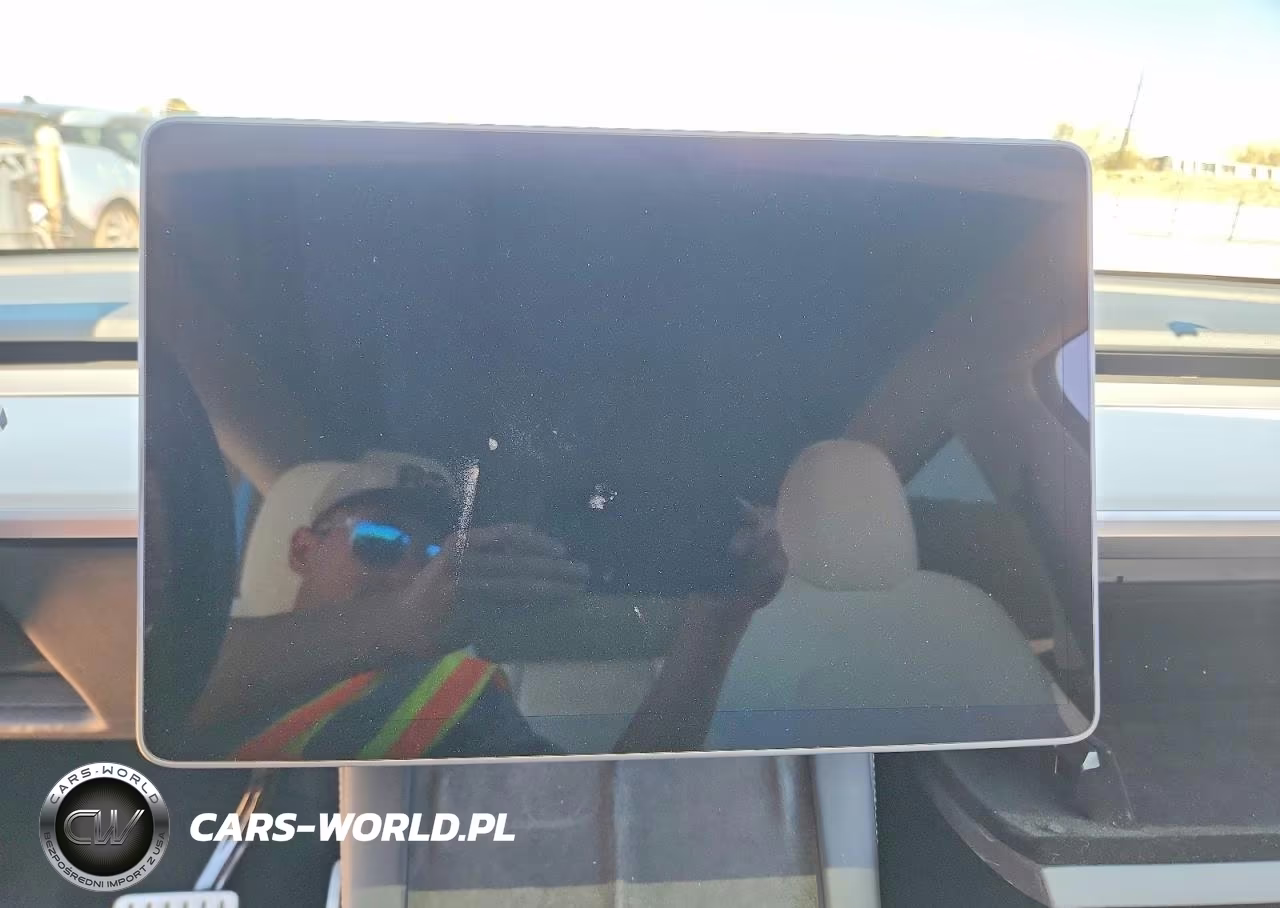 2023 Tesla Model Y VIN:7SAYGDEF6PF936786 - 9