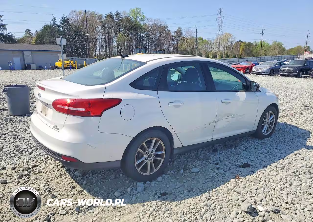 2015 Ford Focus Se VIN:1FADP3F29FL295801 - 3