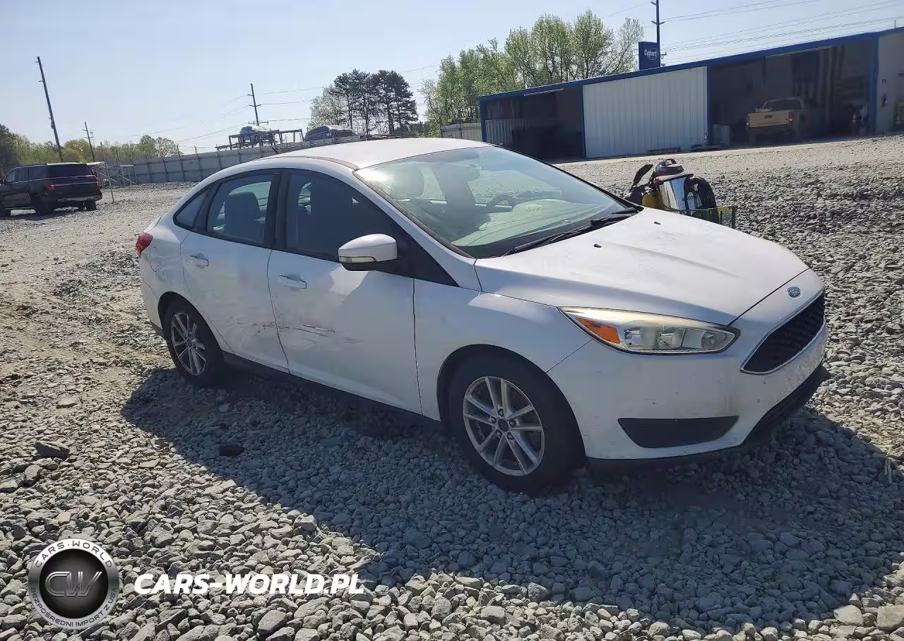 2015 Ford Focus Se VIN:1FADP3F29FL295801 - 4