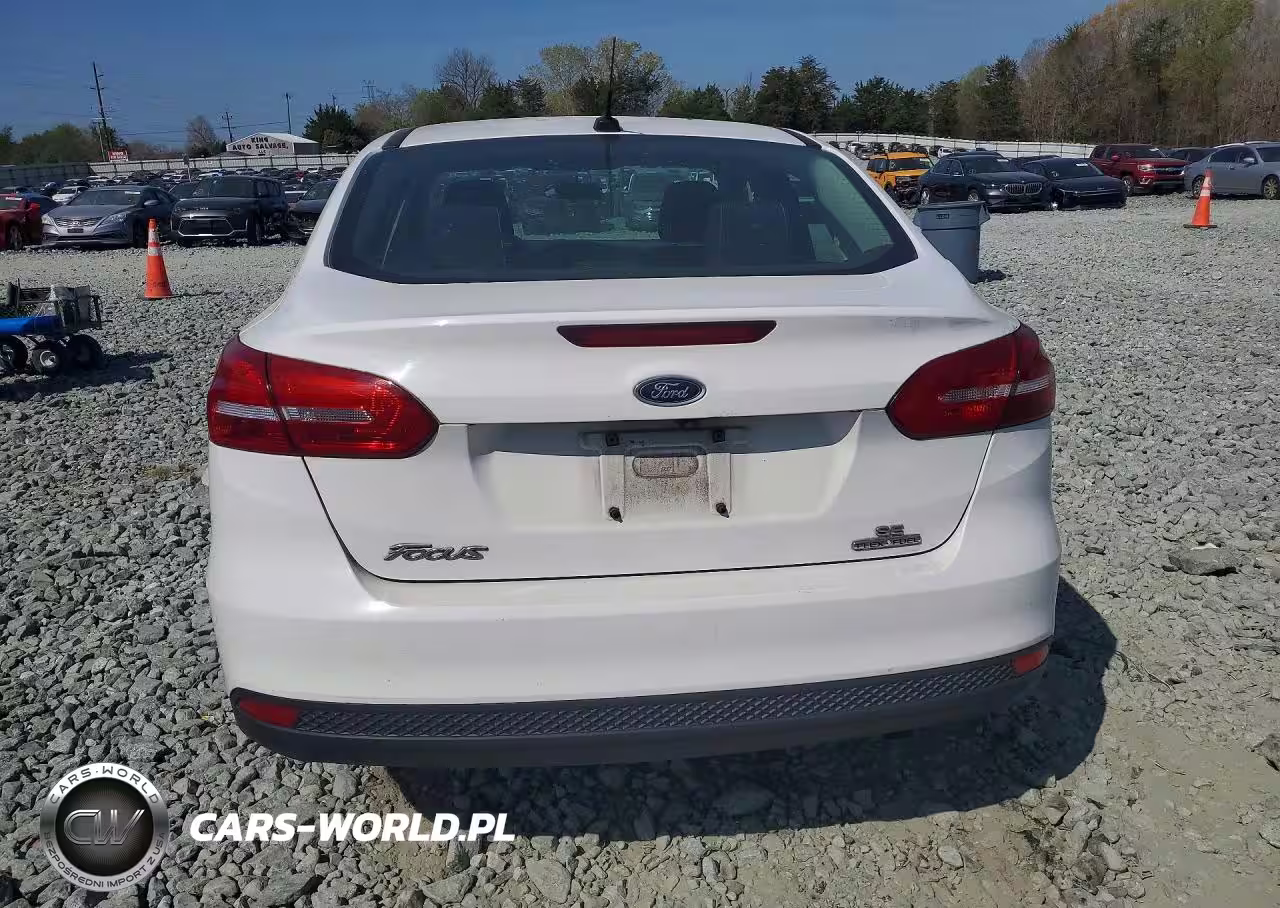 2015 Ford Focus Se VIN:1FADP3F29FL295801 - 6