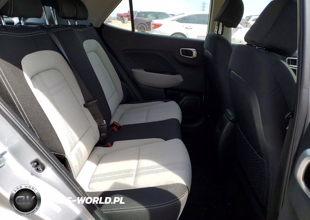 2023 Hyundai Venue Sel VIN:KMHRC8A38PU222225 - 11
