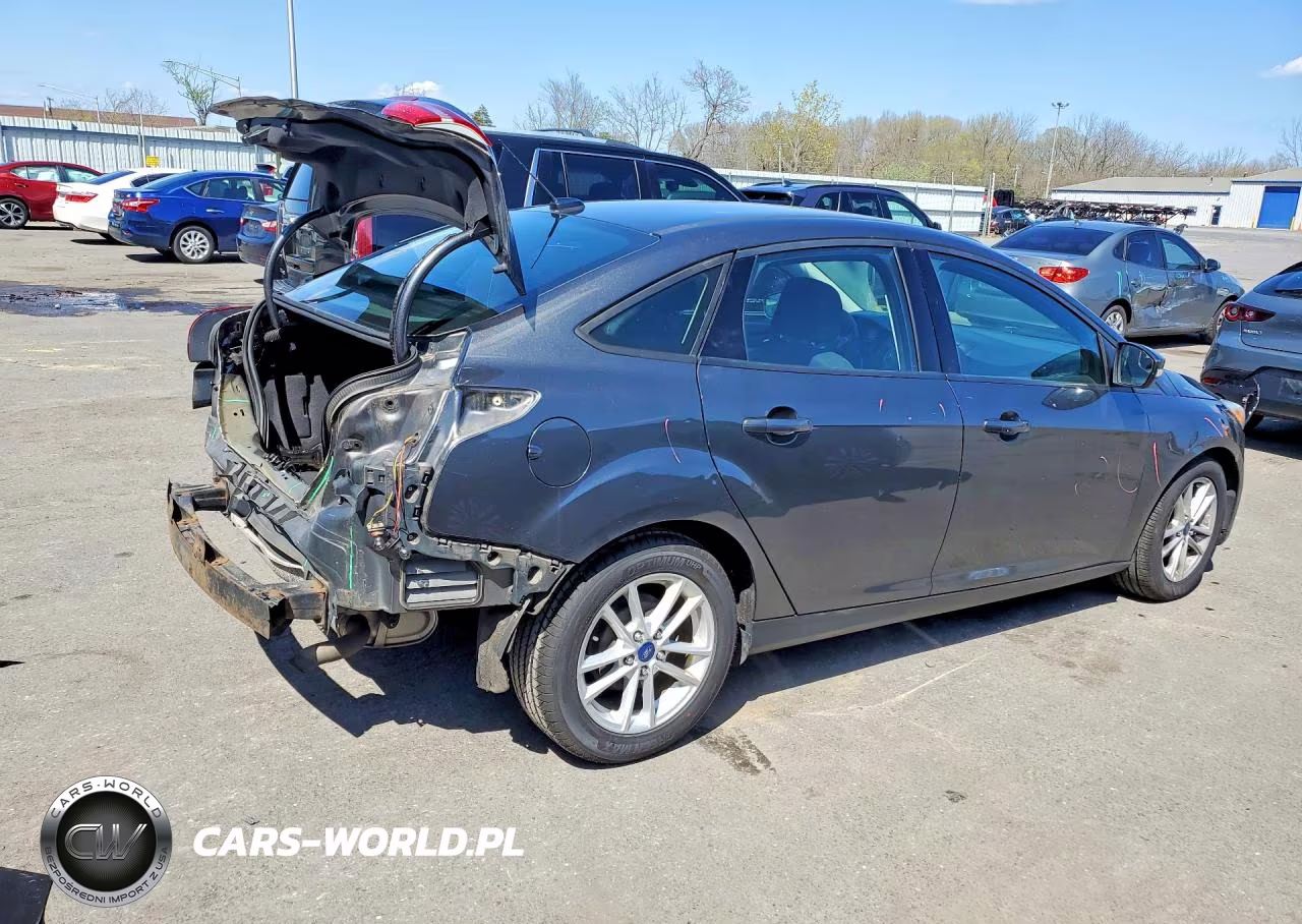 2017 Ford Focus Se VIN:1FADP3F23HL269911 - 3