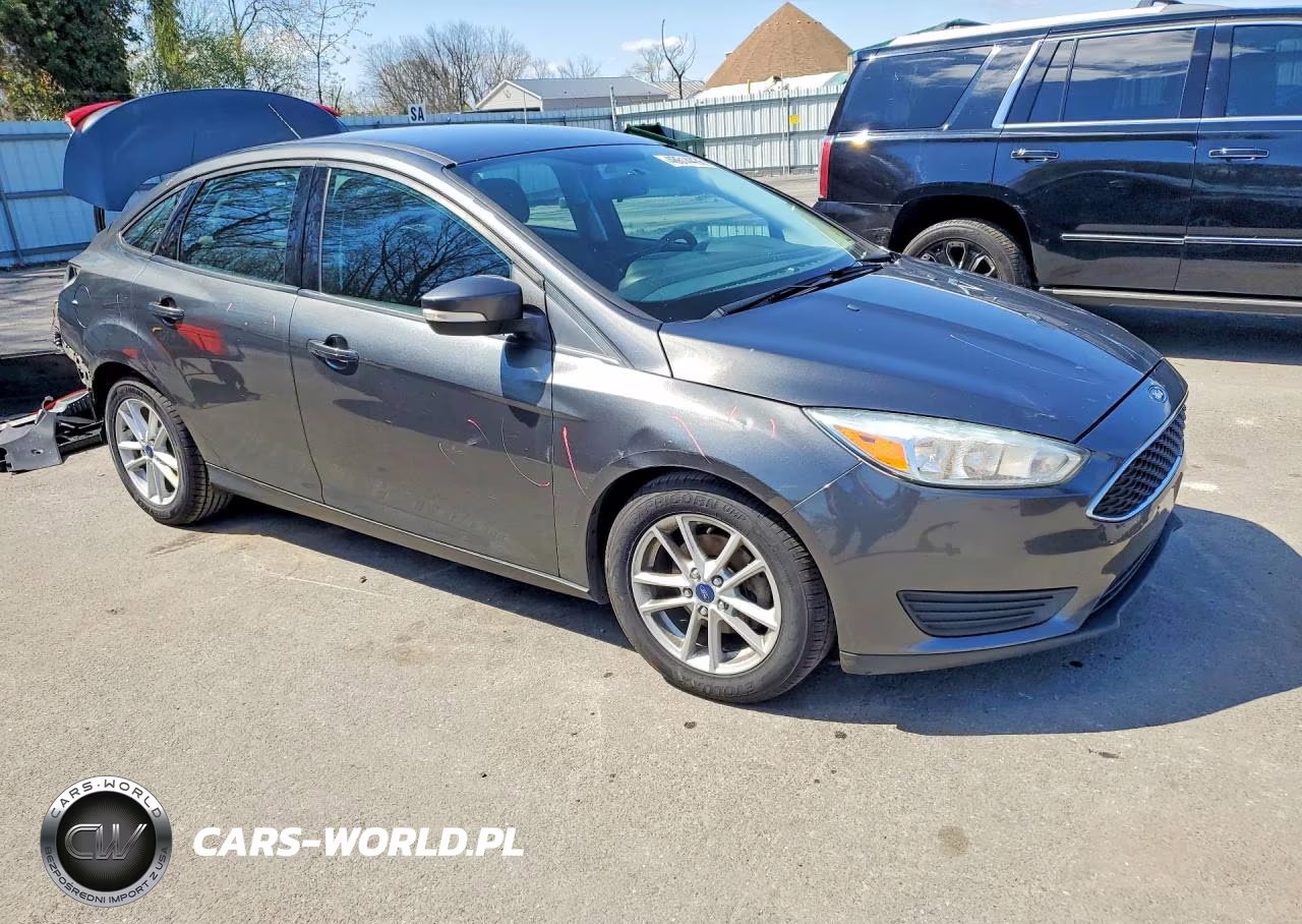 2017 Ford Focus Se VIN:1FADP3F23HL269911 - 4