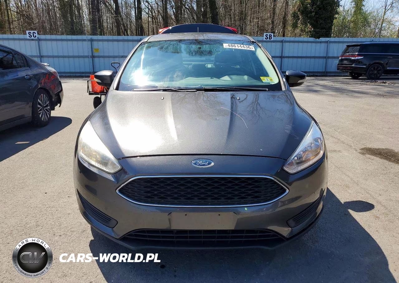 2017 Ford Focus Se VIN:1FADP3F23HL269911 - 5