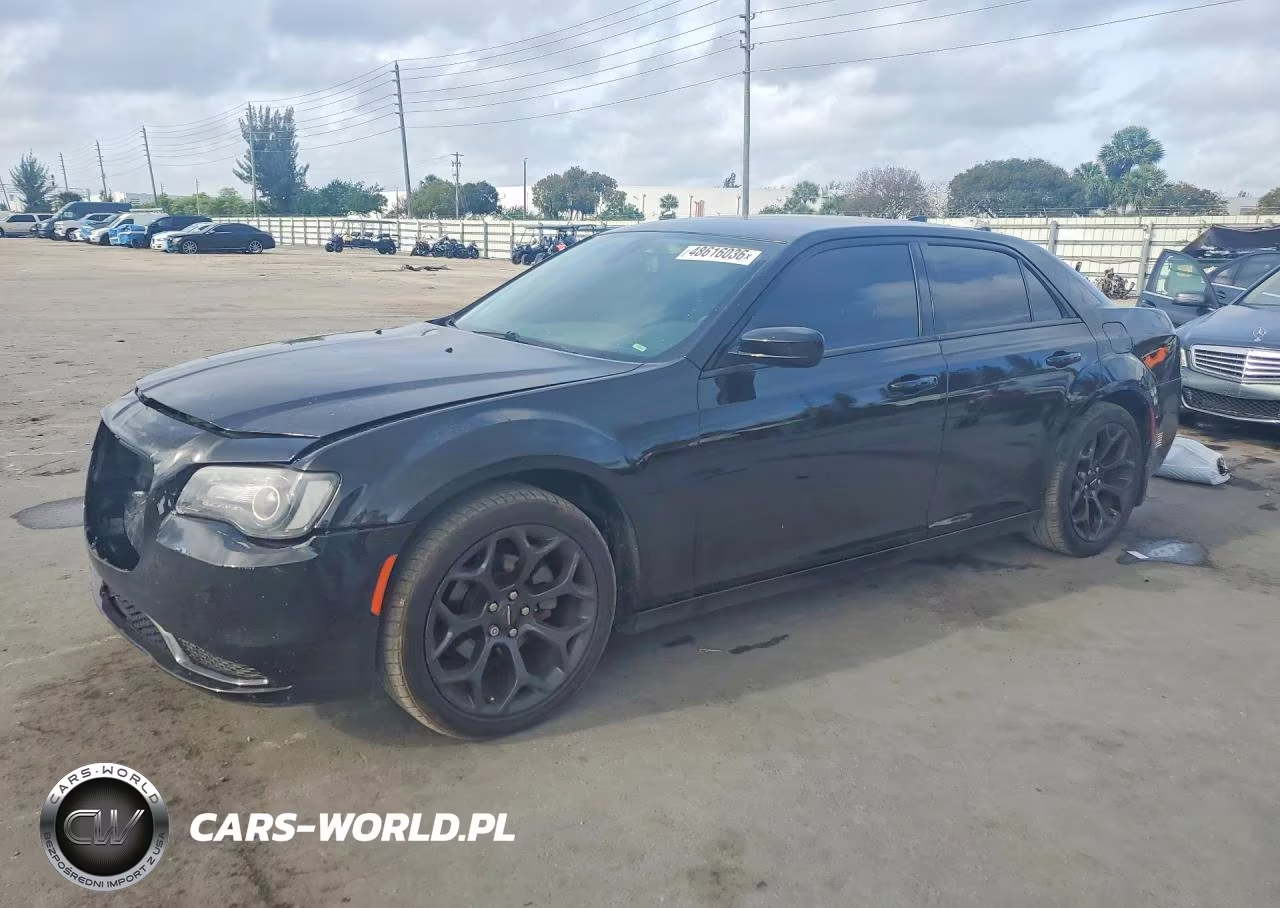 2019 Chrysler 300 Touring – zdjęcie 1 z 12