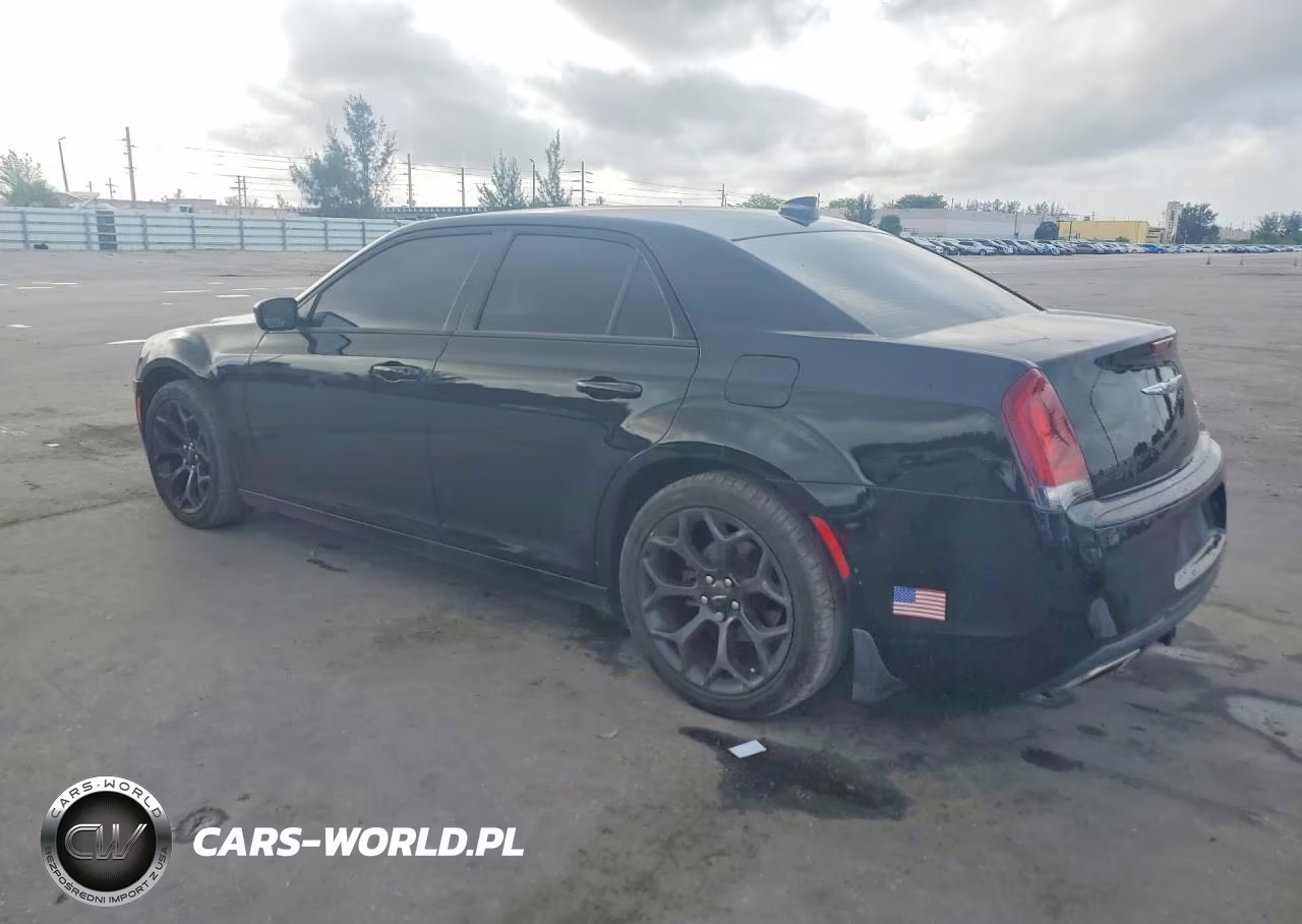 2019 Chrysler 300 Touring VIN:2C3CCAAGXKH582441 - 2