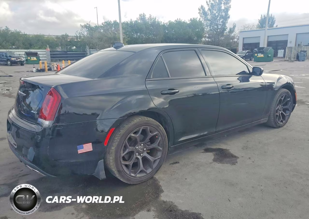 2019 Chrysler 300 Touring VIN:2C3CCAAGXKH582441 - 3