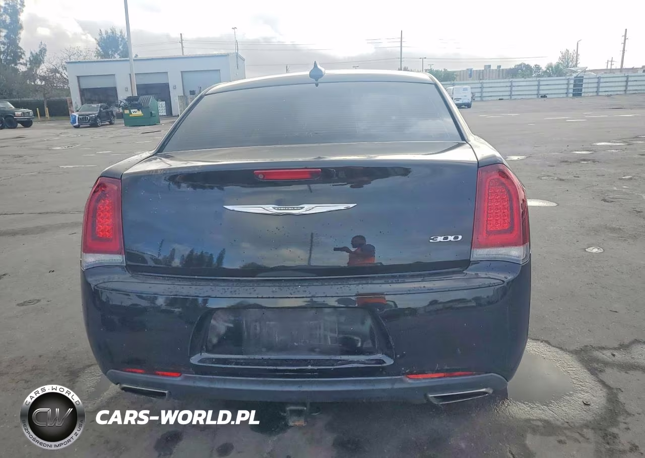 2019 Chrysler 300 Touring VIN:2C3CCAAGXKH582441 - 6