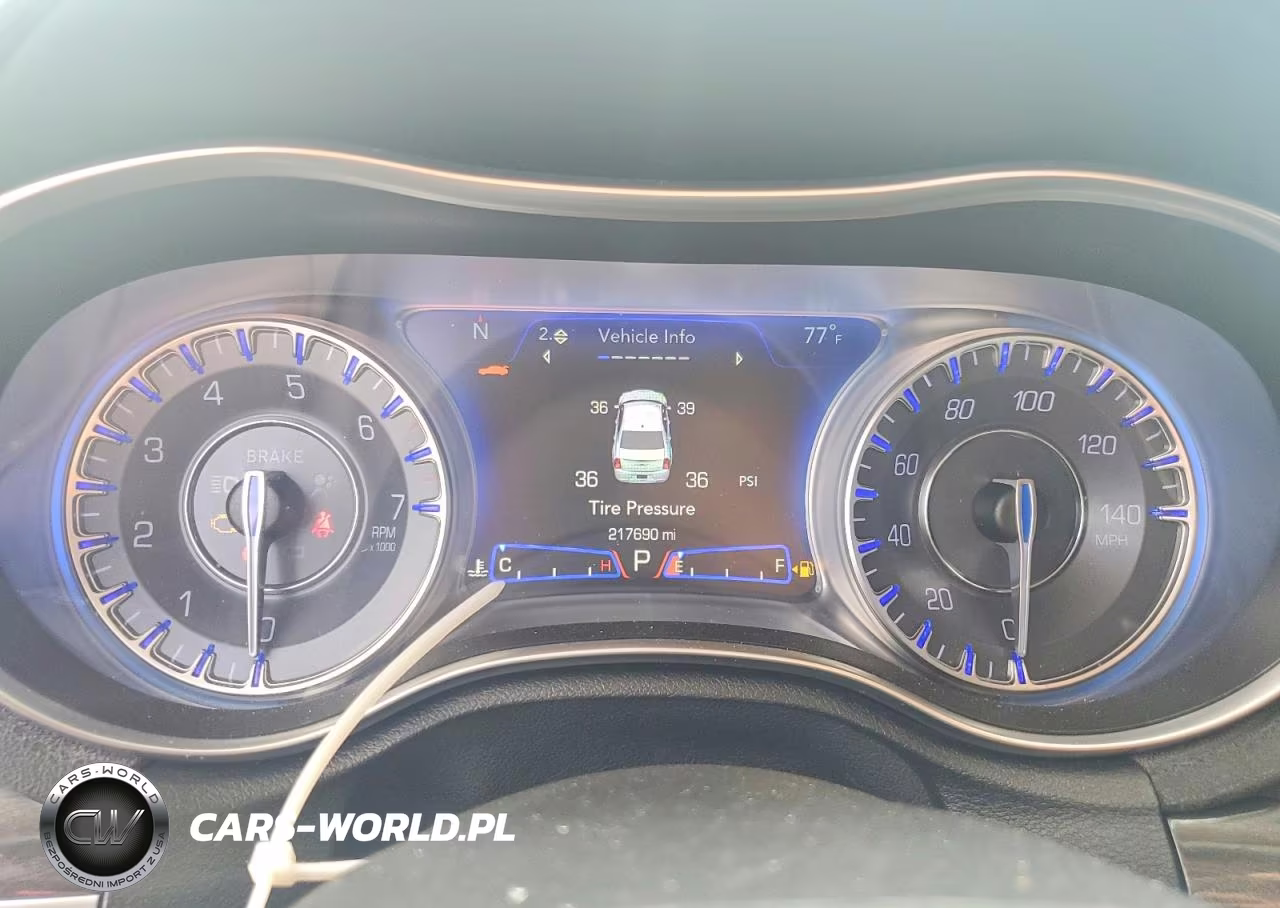 2019 Chrysler 300 Touring VIN:2C3CCAAGXKH582441 - 9