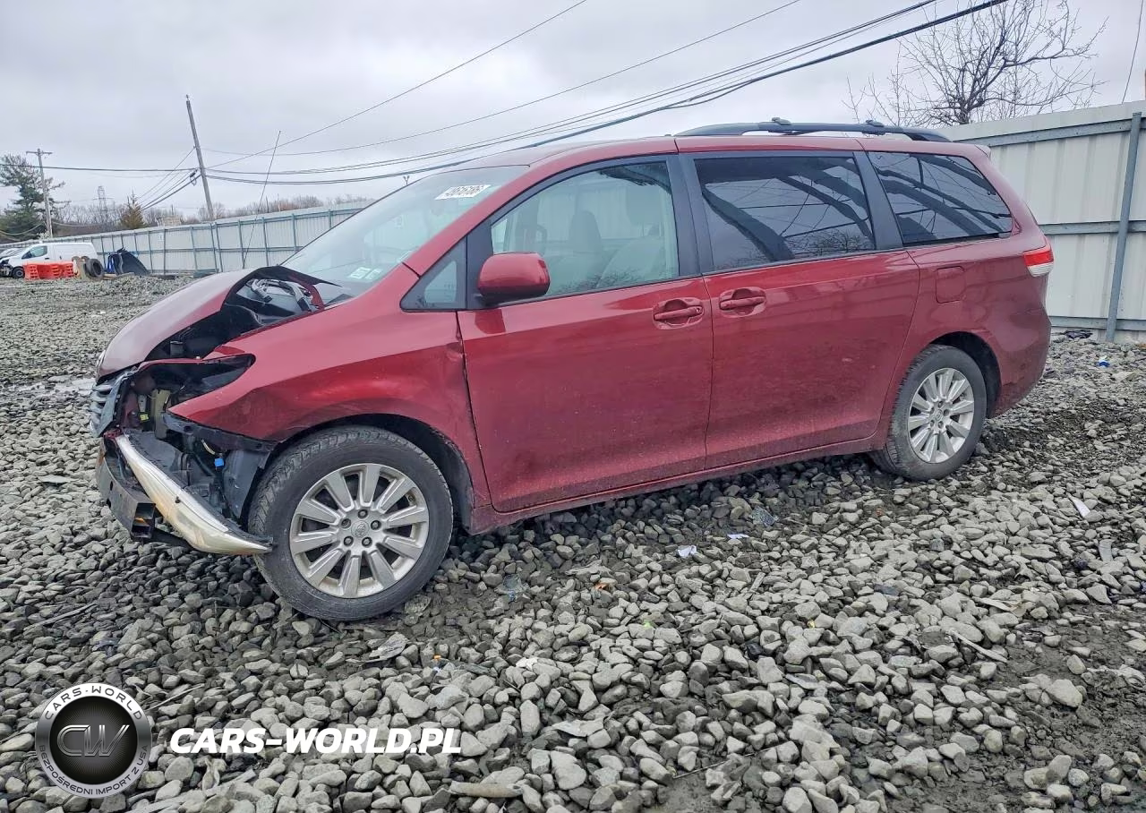 2014 Toyota Sienna Le 7-Passenger – zdjęcie 1 z 13