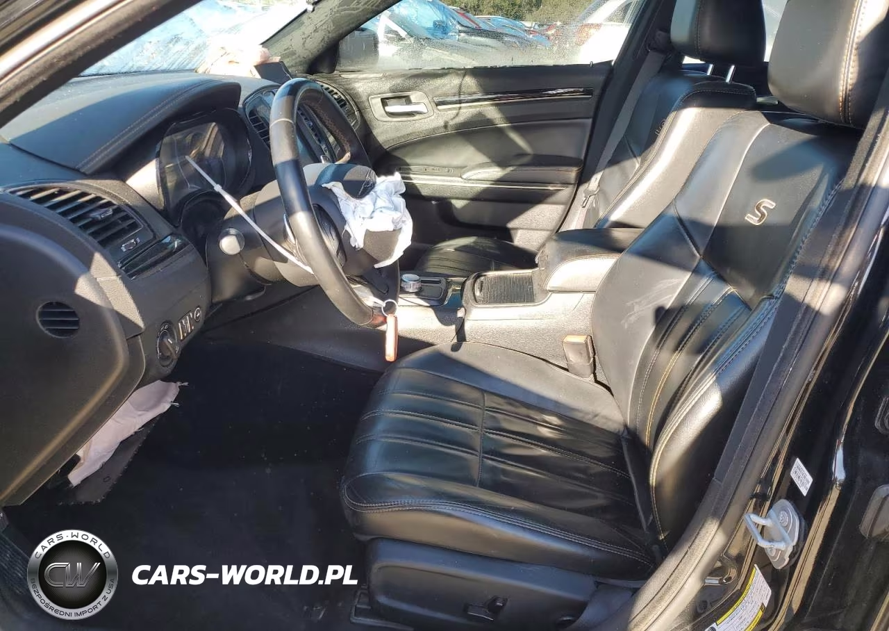 2016 Chrysler 300 S VIN:2C3CCABG6GH358203 - 7