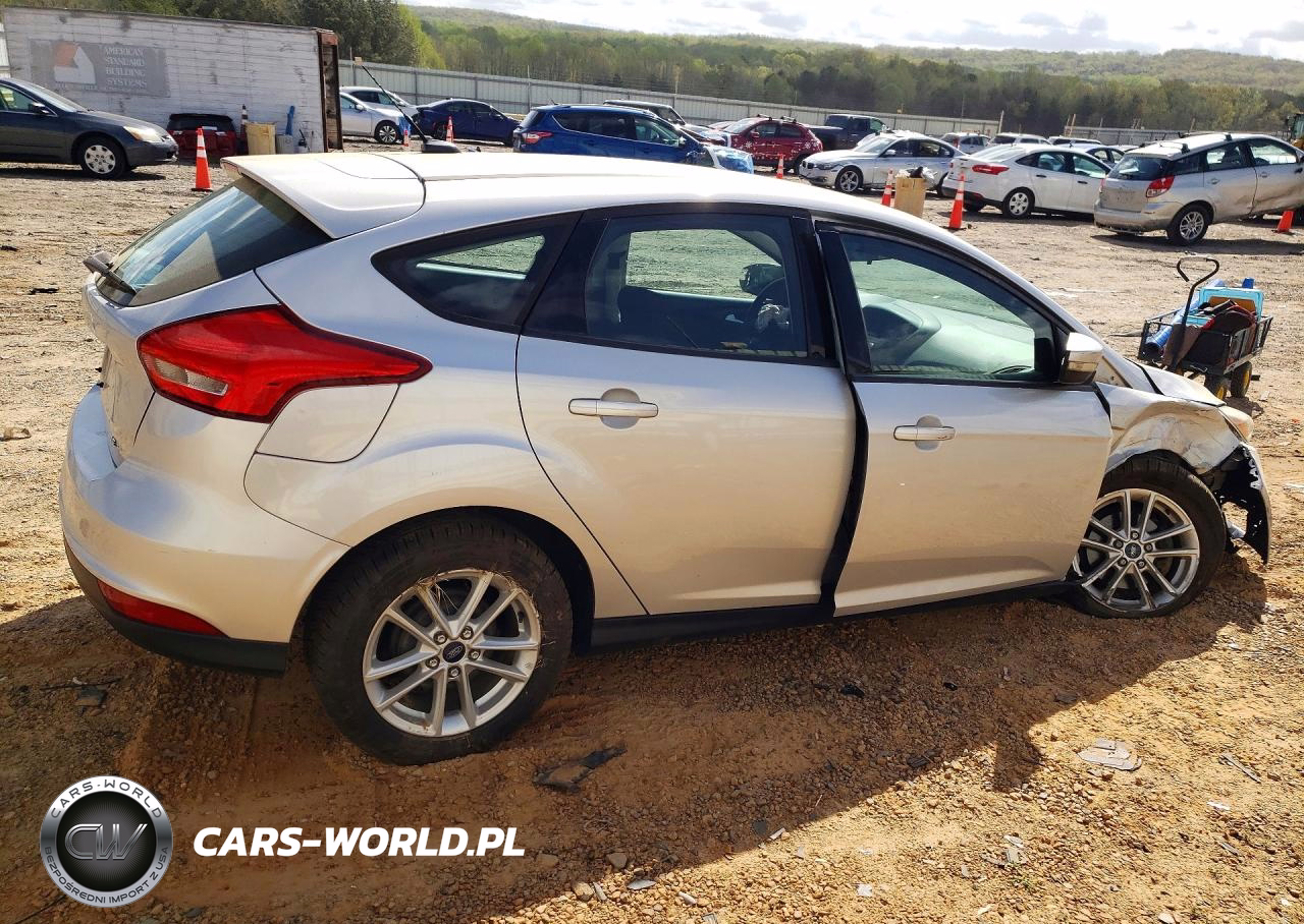 2015 Ford Focus Se VIN:1FADP3K24FL282329 - 3
