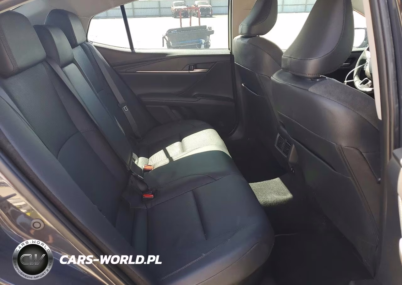 2025 Toyota Camry Xle VIN:4T1DAACK2SU532682 - 10