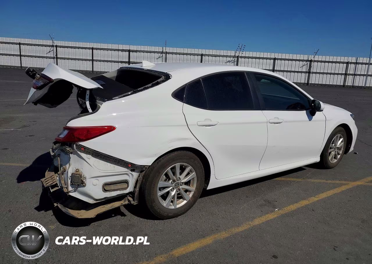 2025 Toyota Camry Le VIN:4T1DAACK0SU524015 - 3