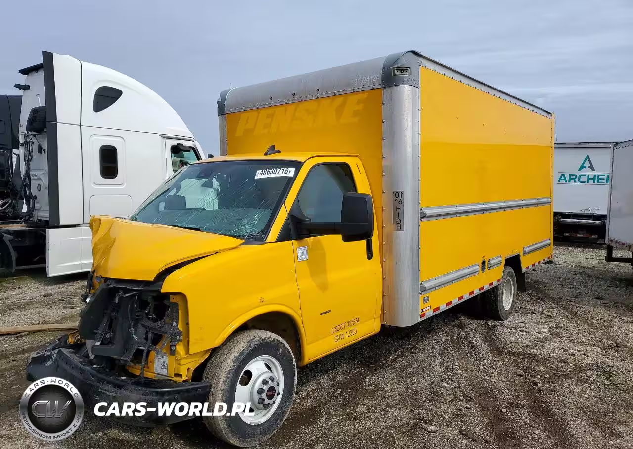 2022 GMC Savana Box Truck