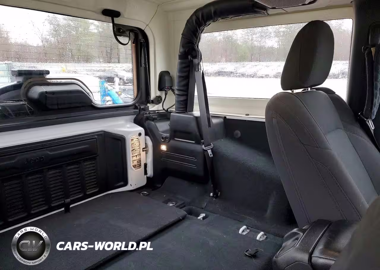 2020 Jeep Wrangler Sport VIN:1C4GJXAG4LW208965 - 10