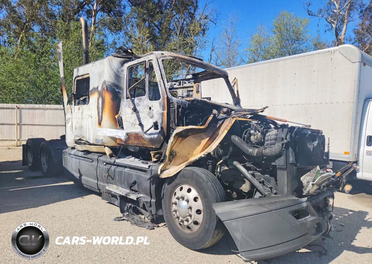 2015 International Prostar Semi Truck