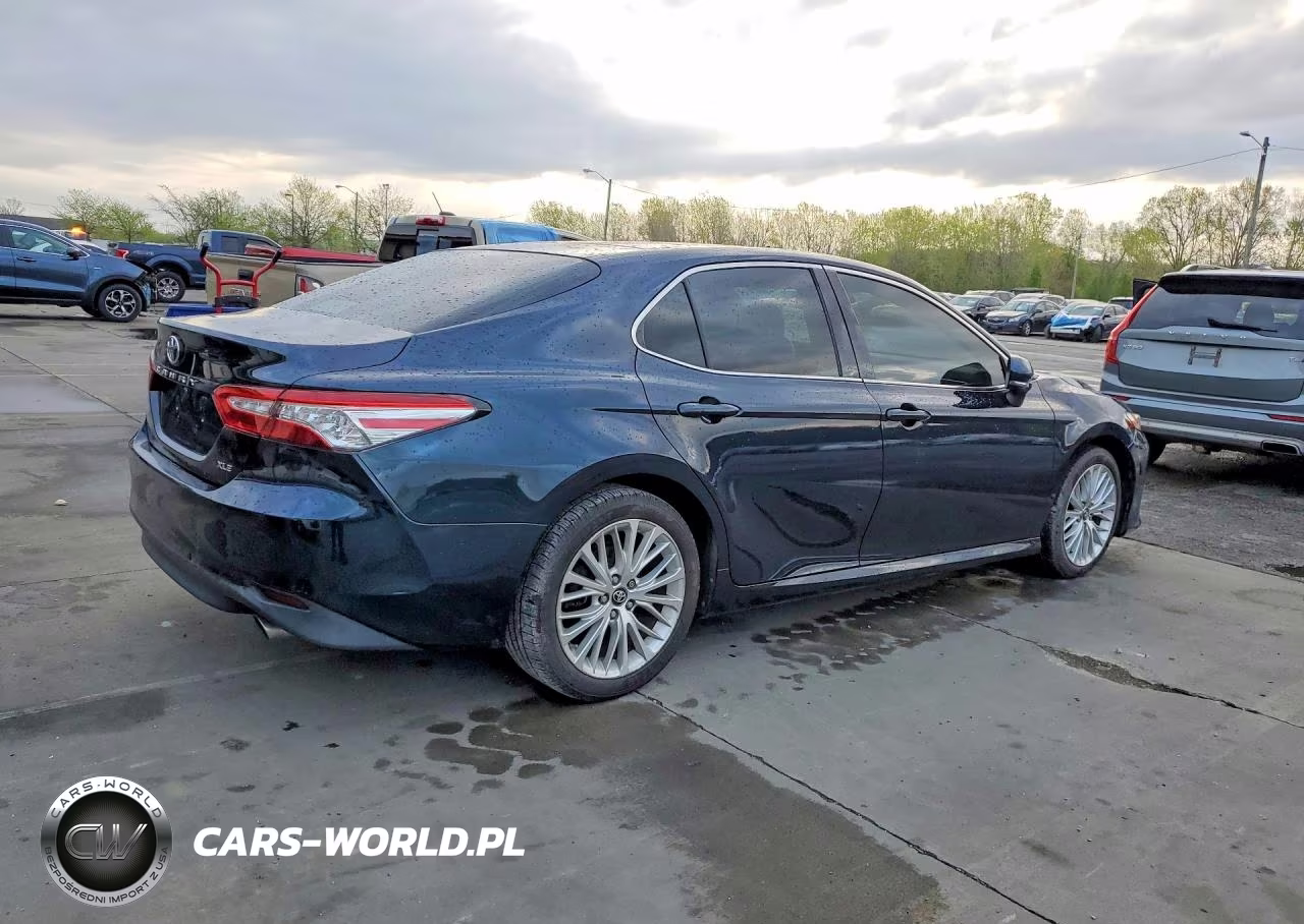 2018 Toyota Camry Xle VIN:4T1B11HK8JU555012 - 3