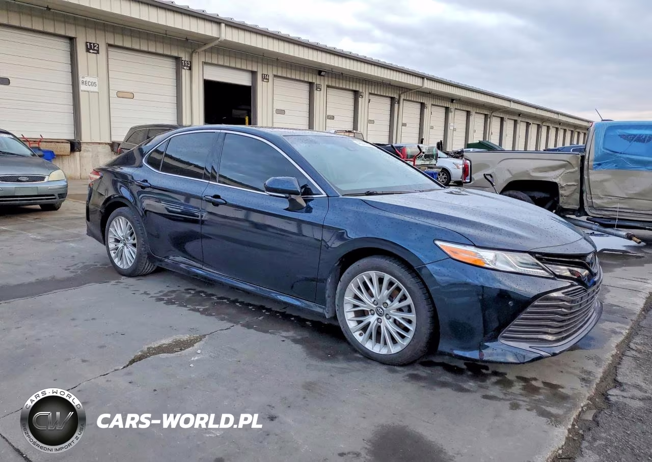 2018 Toyota Camry Xle VIN:4T1B11HK8JU555012 - 4