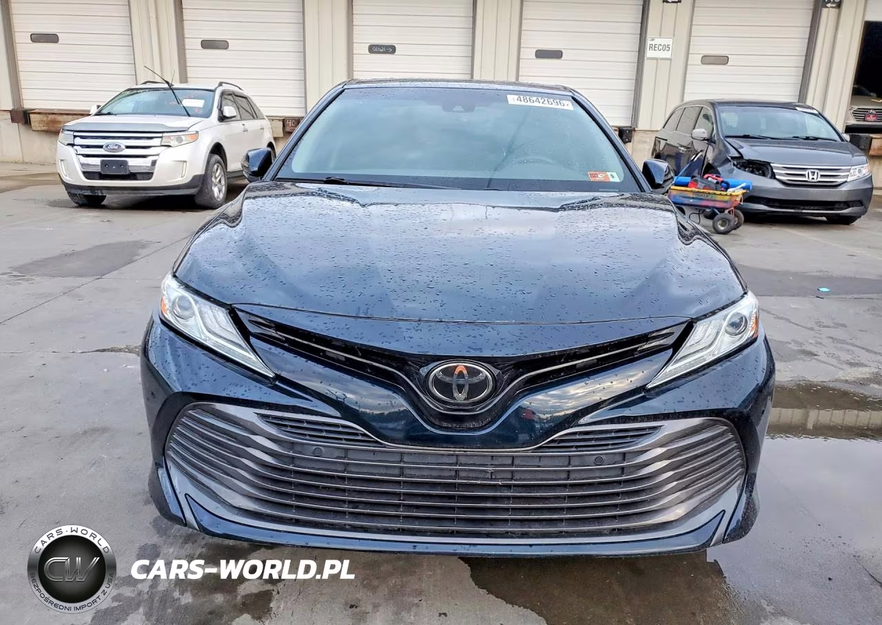 2018 Toyota Camry Xle VIN:4T1B11HK8JU555012 - 5
