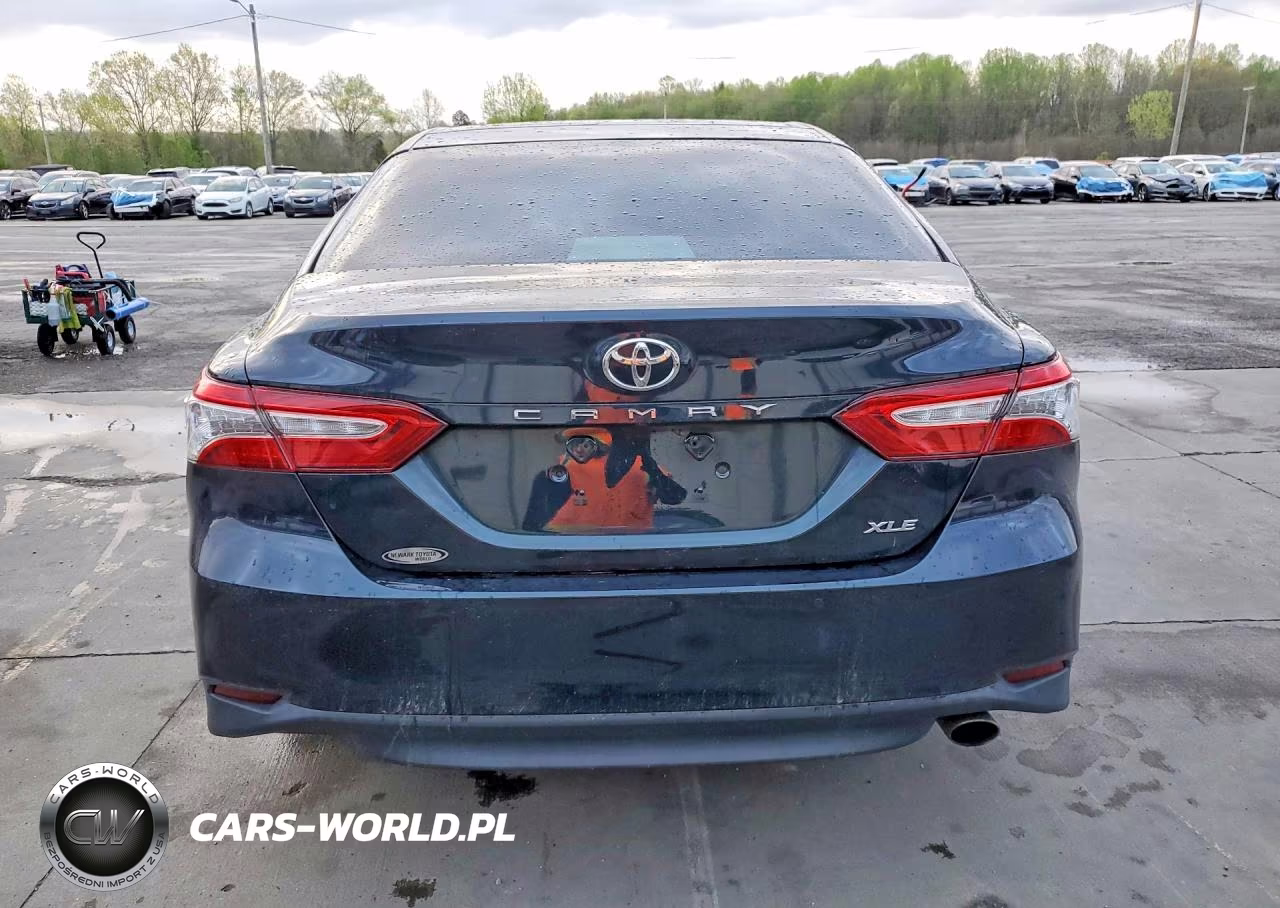 2018 Toyota Camry Xle VIN:4T1B11HK8JU555012 - 6