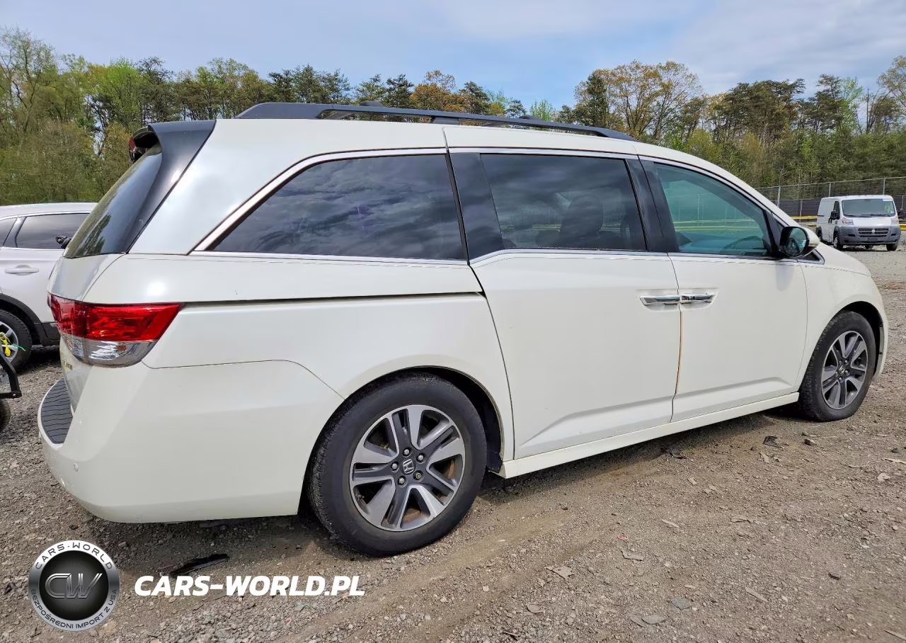 2014 Honda Odyssey Touring VIN:5FNRL5H90EB001463 - 3