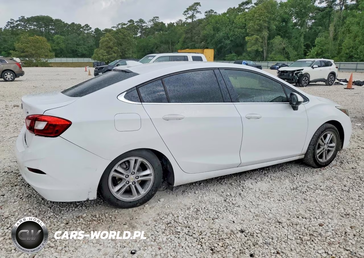2017 Chevrolet Cruze Lt VIN:3G1BE5SM2HS556282 - 3