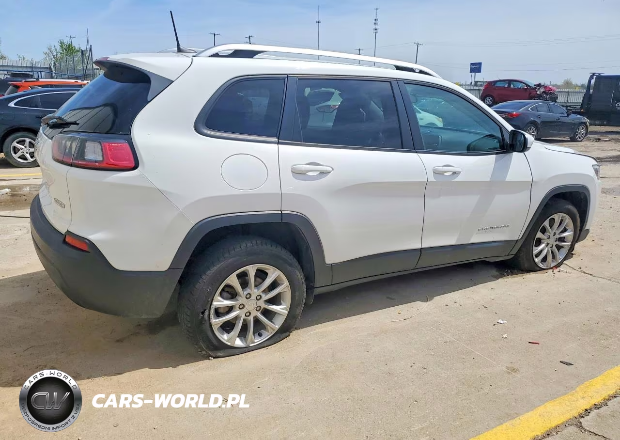 2020 Jeep Cherokee Latitude VIN:1C4PJLCB3LD596695 - 3