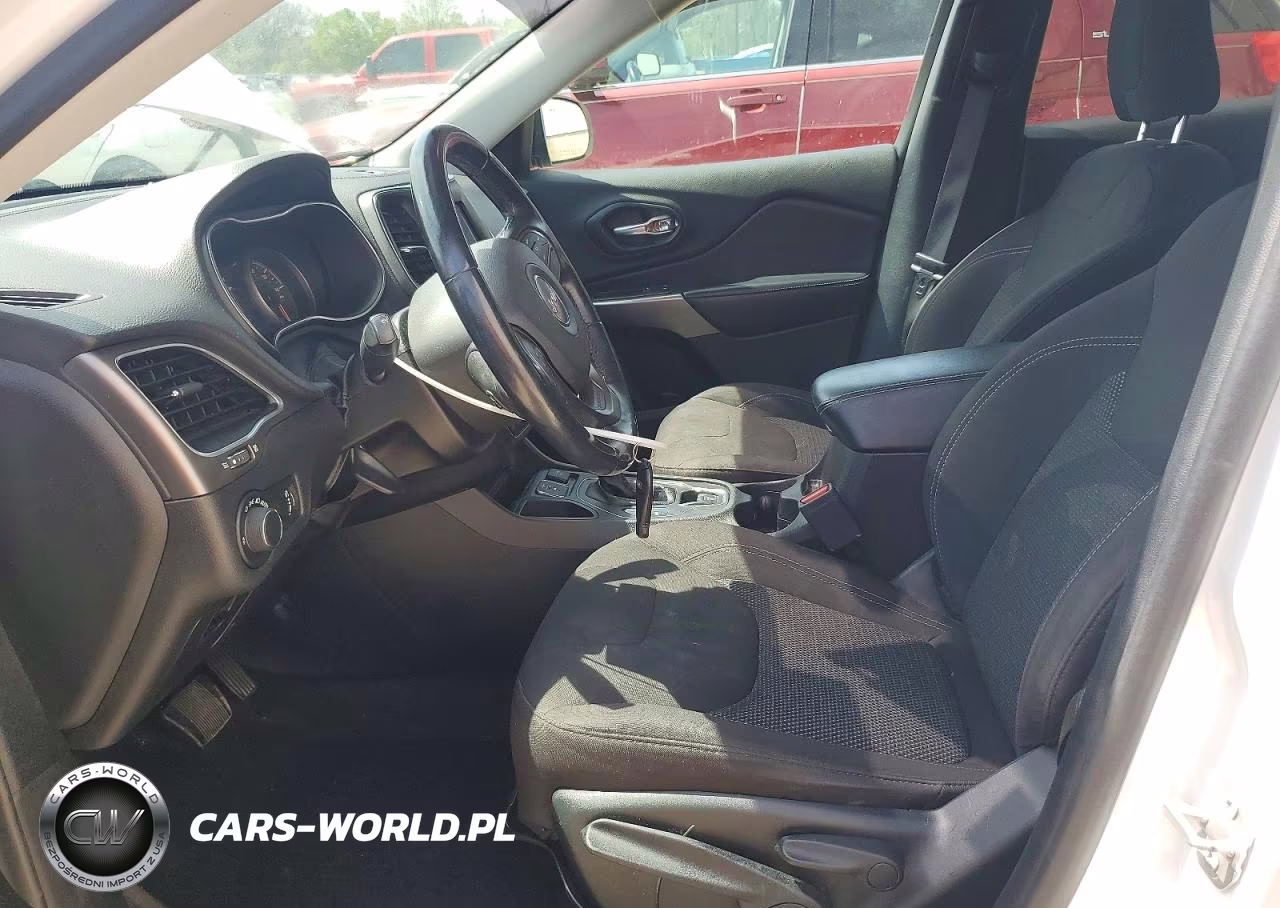 2020 Jeep Cherokee Latitude VIN:1C4PJLCB3LD596695 - 7