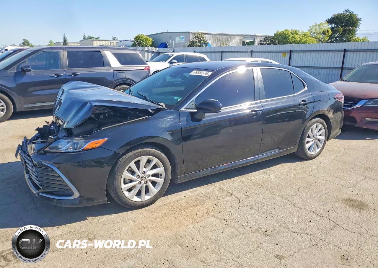 2022 Toyota Camry Le – zdjęcie 1 z 12