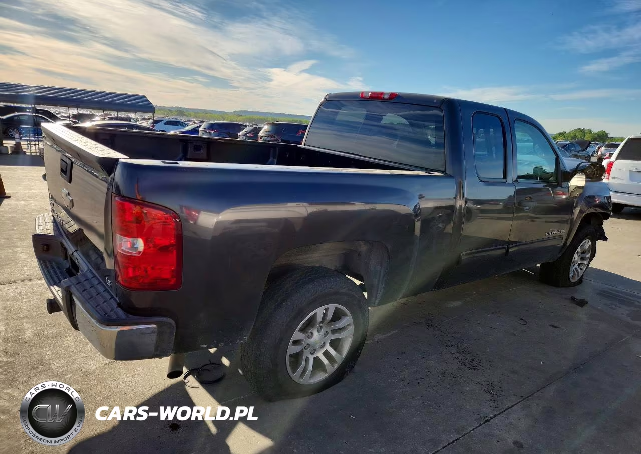 2011 Chev Silverado VIN:1GCRCREAXBZ138163 - 3