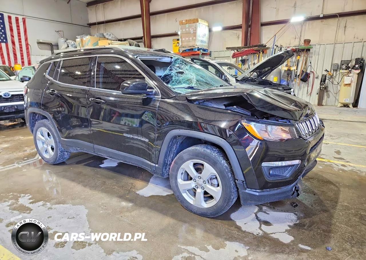 2018 Jeep Compass Latitude VIN:3C4NJDBB3JT177185 - 4