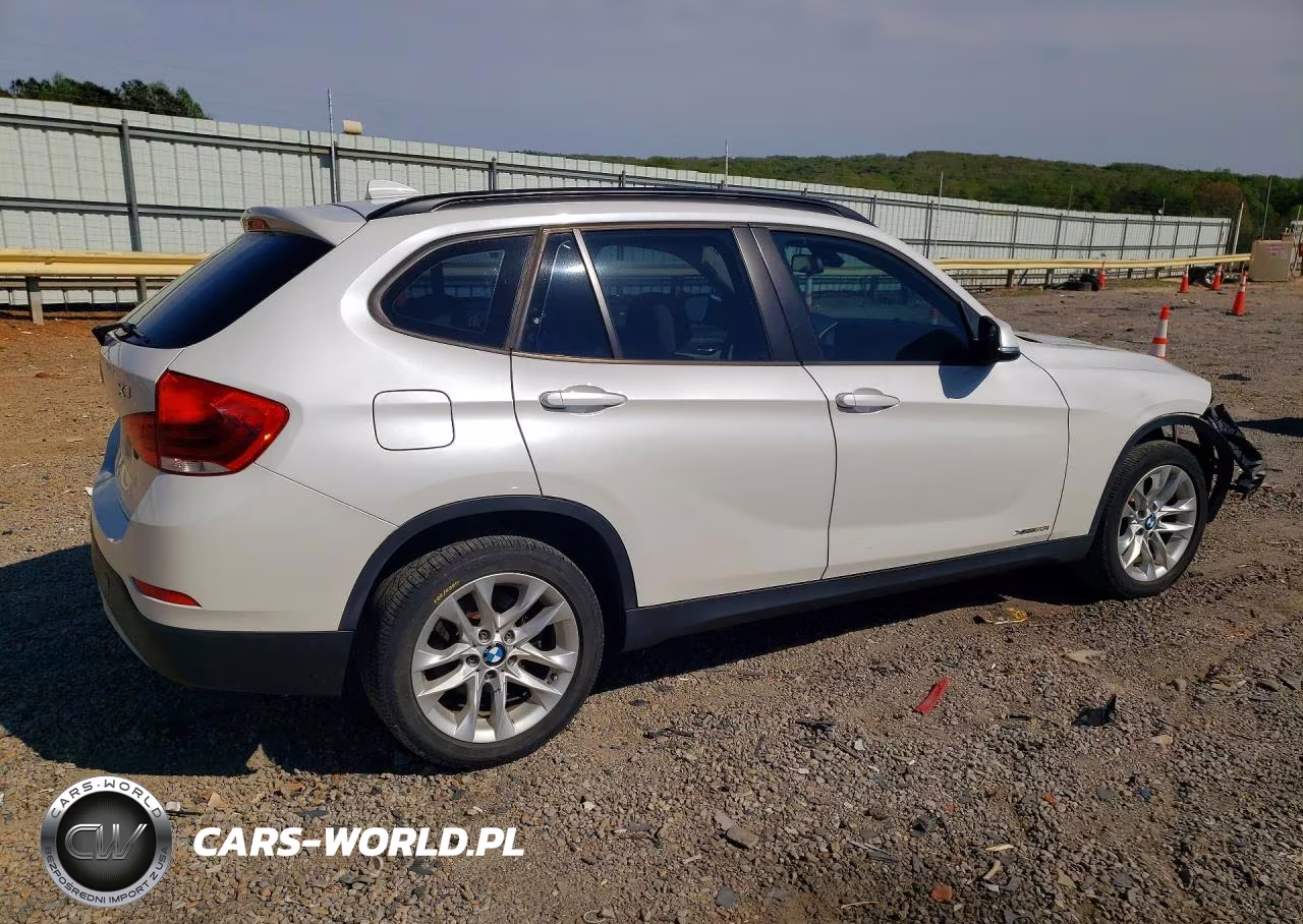 2015 BMW X1 xDrive28I VIN:WBAVL1C5XFVY25403 - 3