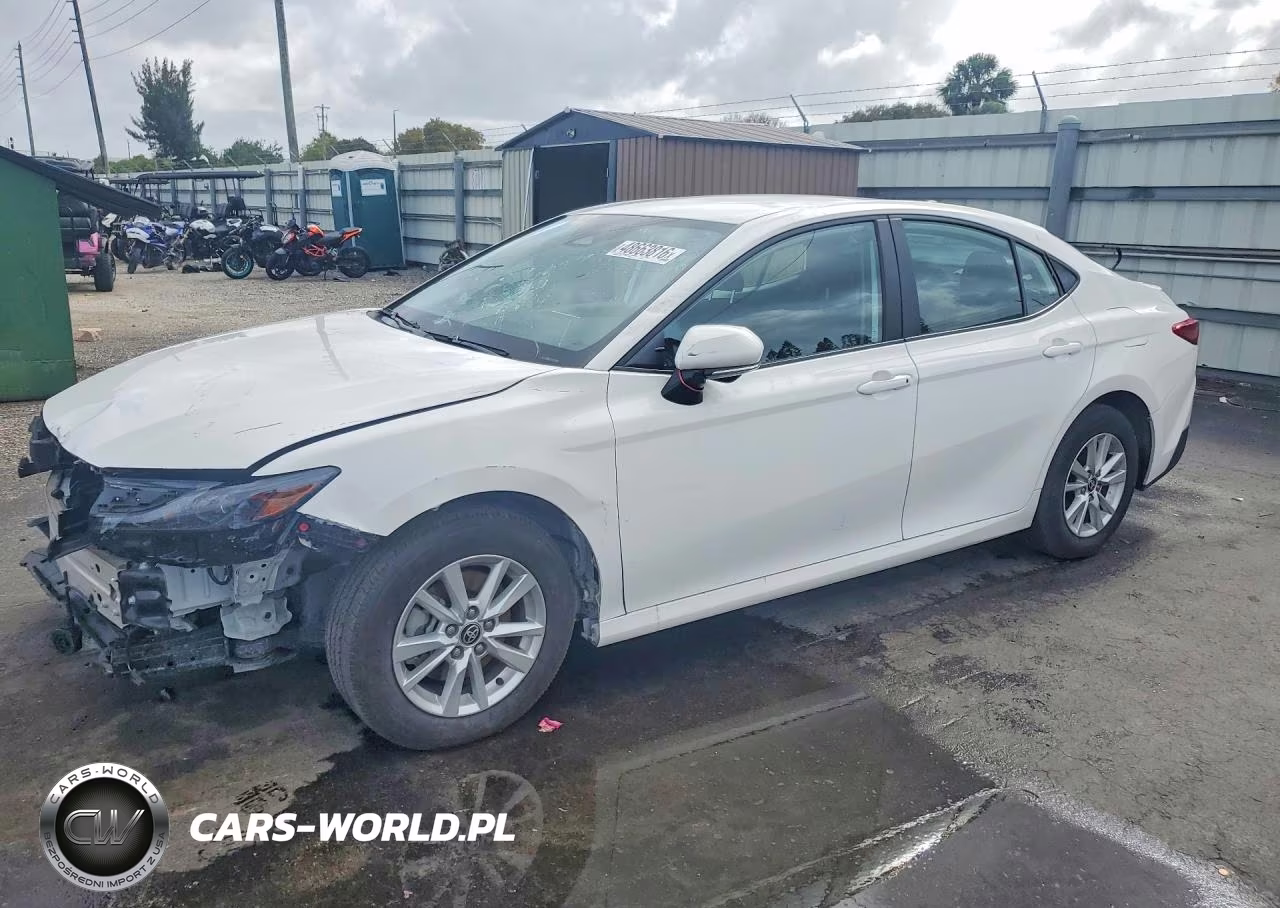 2025 Toyota Camry Le – zdjęcie 1 z 12