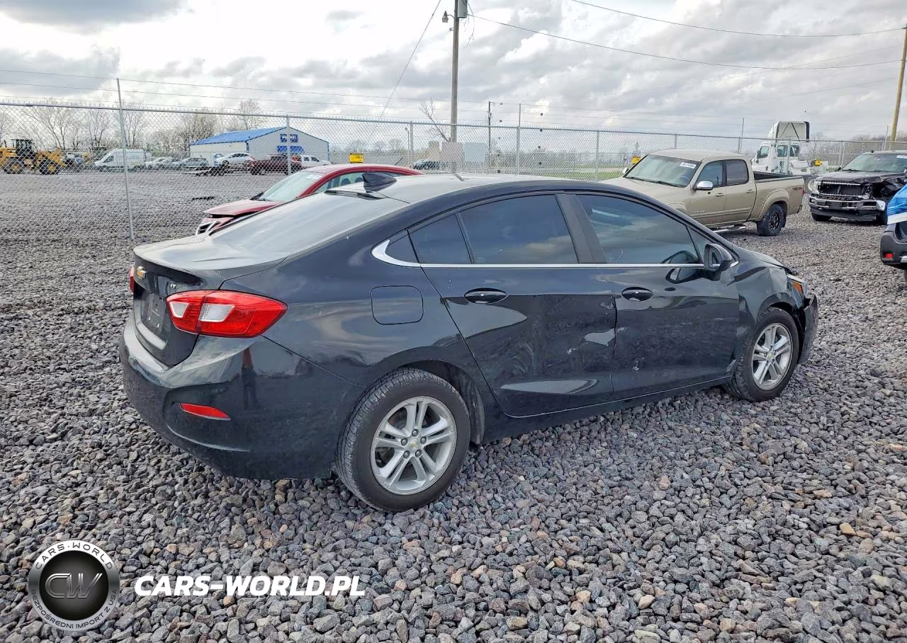 2018 Chevrolet Cruze Lt VIN:1G1BE5SM5J7143471 - 3