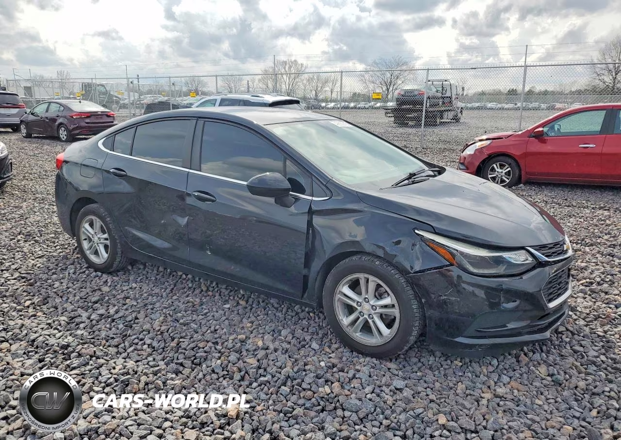 2018 Chevrolet Cruze Lt VIN:1G1BE5SM5J7143471 - 4