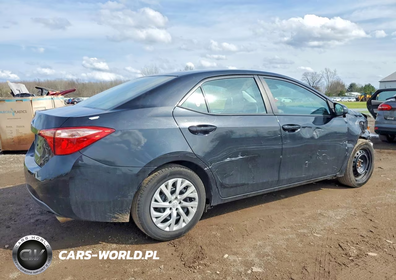 2017 Toyota Corolla Le VIN:2T1BURHE9HC873510 - 3