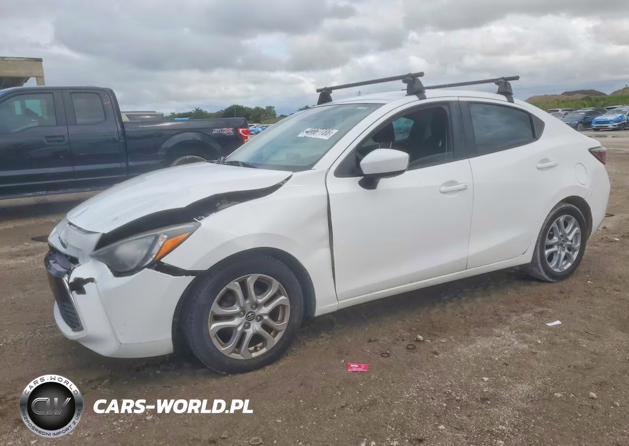 2017 Toyota Yaris Ia Base – zdjęcie 1 z 12